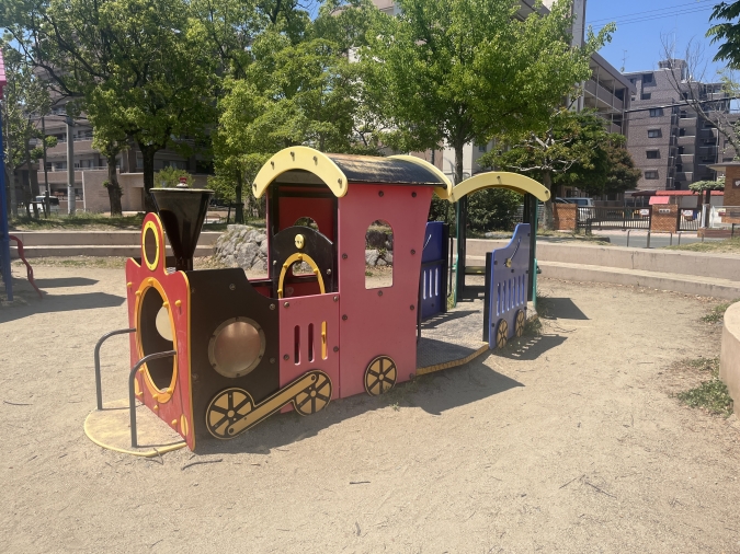 小田部中央公園 汽車遊具