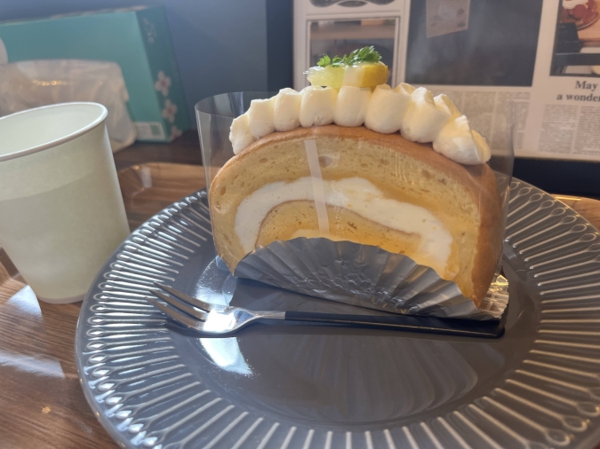 3b Cafe　はちみつレモンロールケーキ
