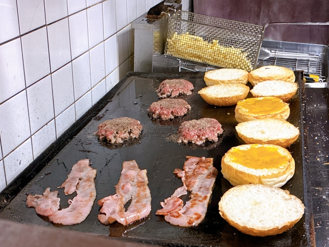 ラブディスバーガー　ライブキッチン