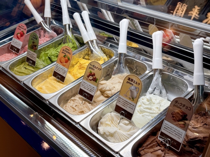 パオクレープミルク　ジェラートショーケース