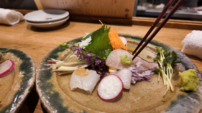 いとおかし刺身食べる　魚ト肴 いとおかし