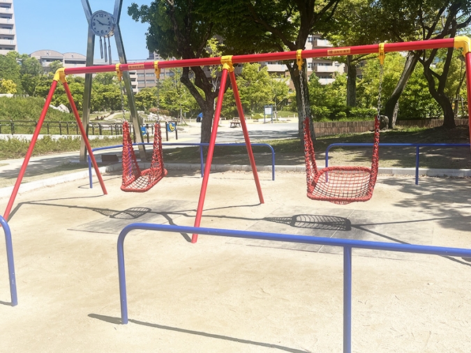 百道中央公園　ハンモック型ブランコ