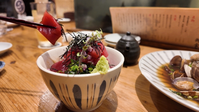 マグロ丼をいただく　魚ト肴 いとおかし