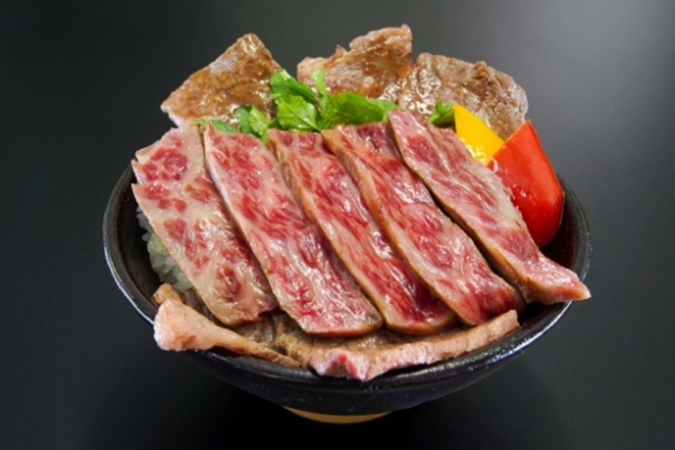 大丸福岡天神店「第43回 全国うまいもの大会」肉盛丼