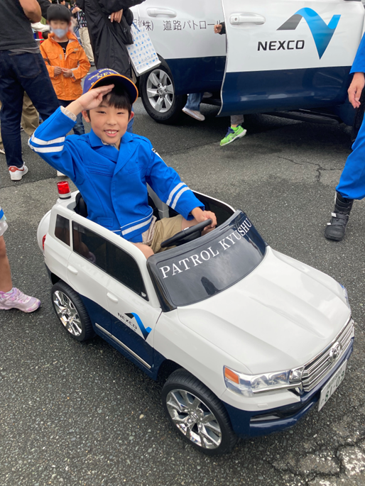 はたらくくるま in 鳥栖プレミアム・アウトレット ミニチュアパトロールカー試乗体験