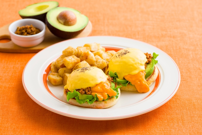 EGGS ’N THINGS タコミートとアボカドのエグスンベネディクト