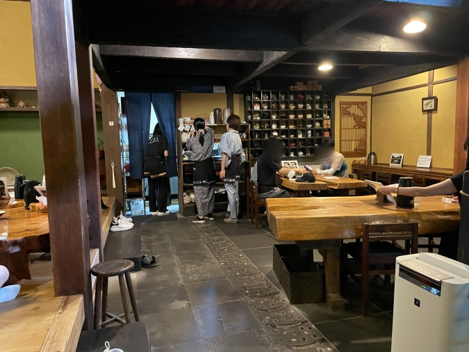 なみ満　店内