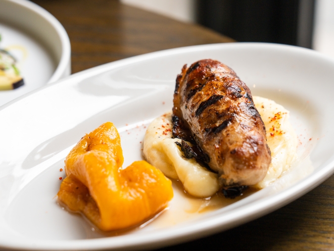 MORETHAN CAFE RESTAURANT LOUNGE 自家製網脂のサルシッチャ