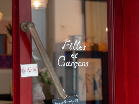 Filles et Garçons サイン