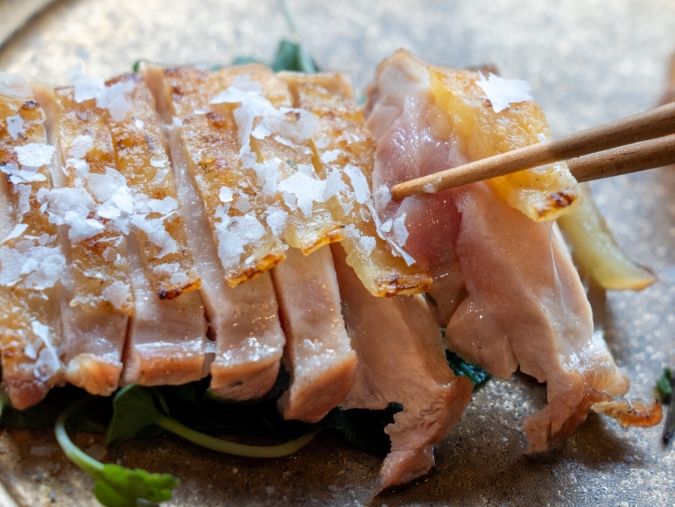 大衆炉端 こめろまん。 地鶏のたたき