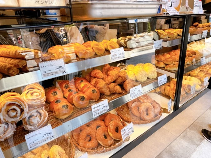 ペンギンベーカリーCoco西中洲店　ショーケース