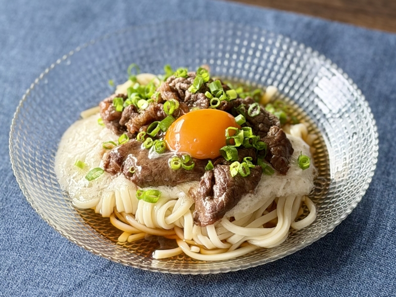 甘辛牛肉ととろろのぶっかけうどん