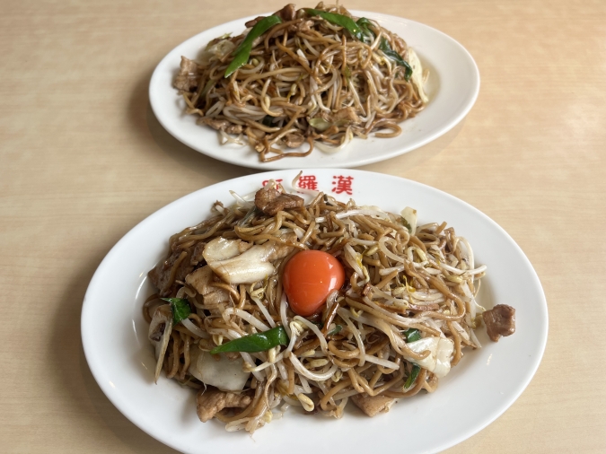 焼きそば屋 阿羅漢 本店 焼きそば蘭王のせ並盛、焼きそば並盛