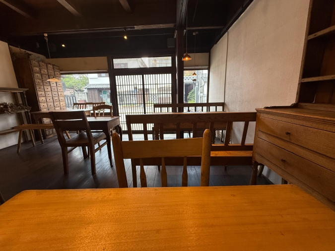 白翠 店内
