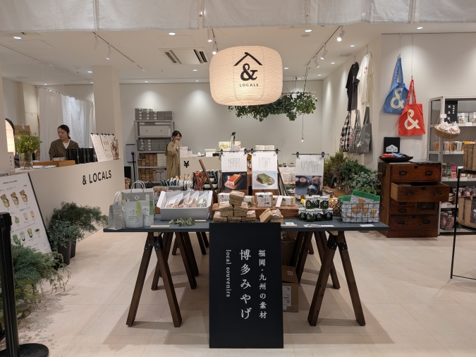 &LOCALS 内観全体