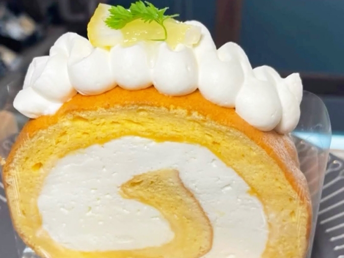 はちみつレモンロールケーキ