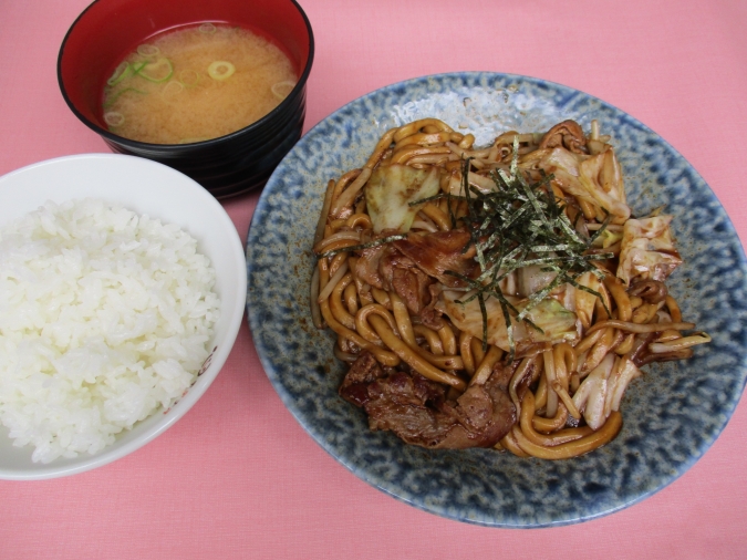 吉志パーキングエリア　野菜たっぷり小倉発祥焼うどん定食