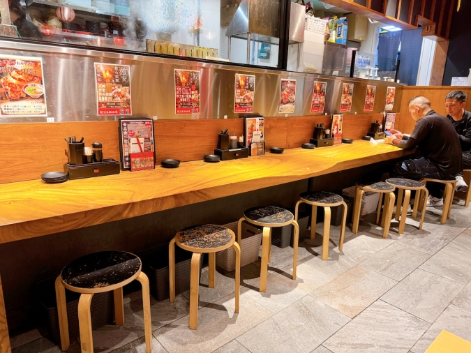 餃子拉麺酒場 暖暮 カウンター
