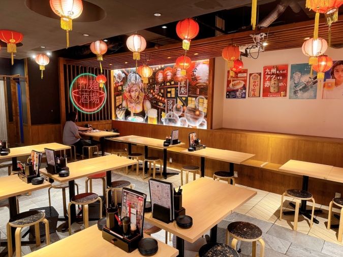 餃子拉麺酒場 暖暮 店内