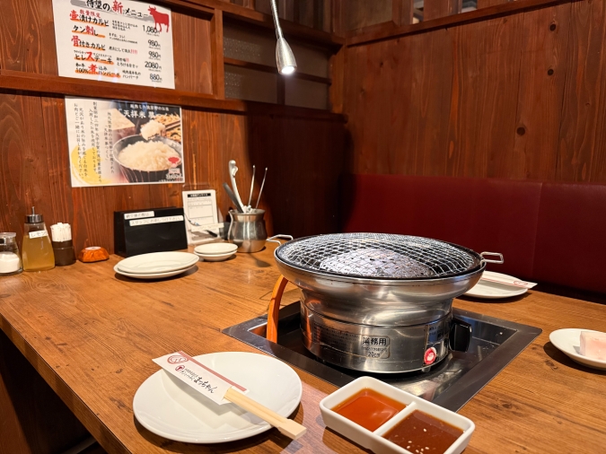 和牛卸直営焼肉 タンとハラミ まっちゃん　内観