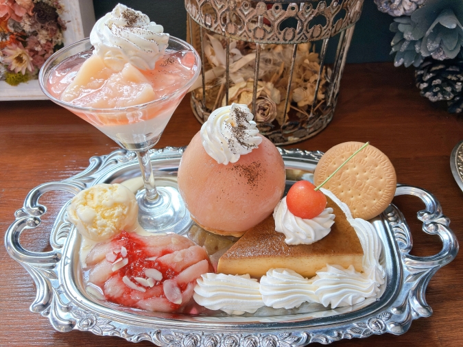 プティエトワール　桃のプリンアラモード