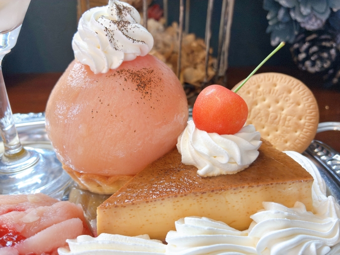 プティエトワール　桃のプリンアラモード
