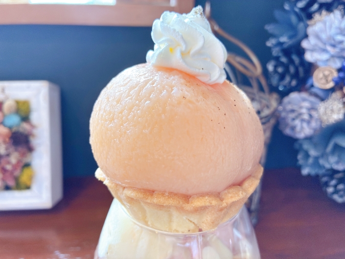 プティエトワール　桃パフェ