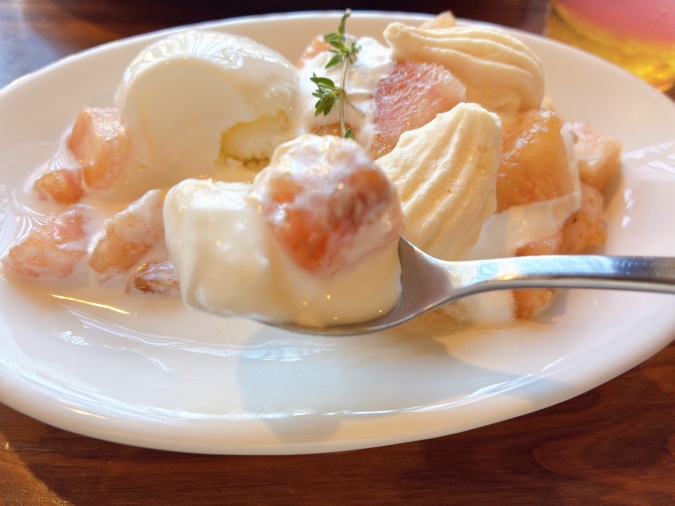 TOCOMA　桃のイートンメス
