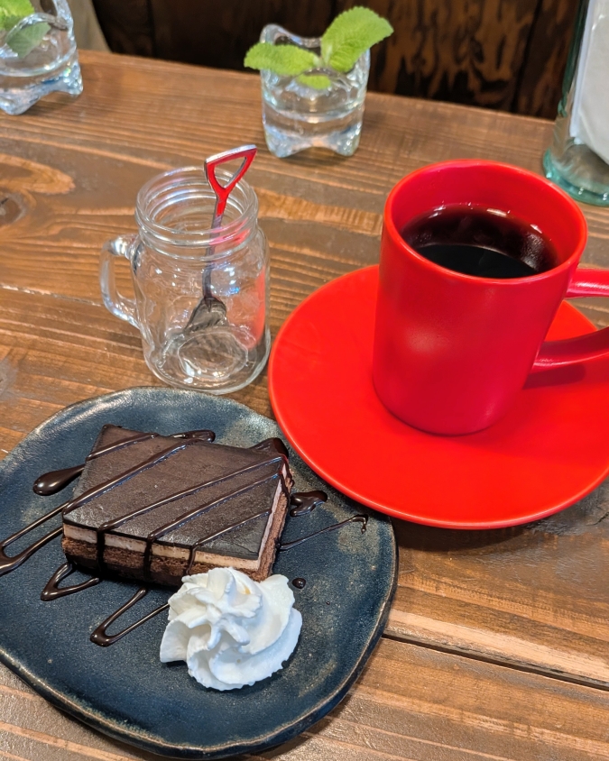 ランチセットで選べる『オペラ』と『ホットコーヒー』