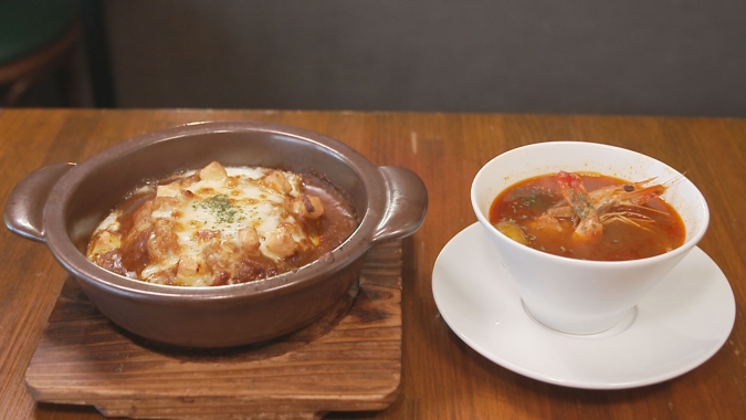 定番の『Wチーズの焼きカレー』と新ご当地グルメの『港町ブイヤベース』 門司