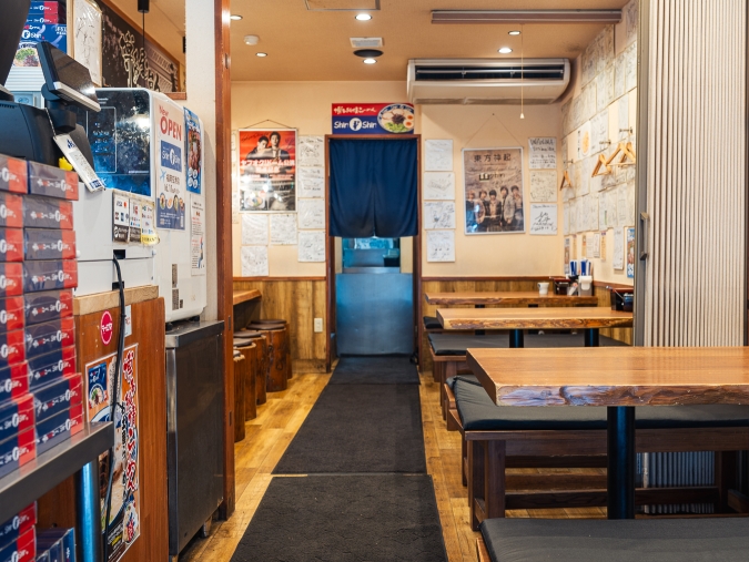 博多らーめんShinShin 天神本店 店内