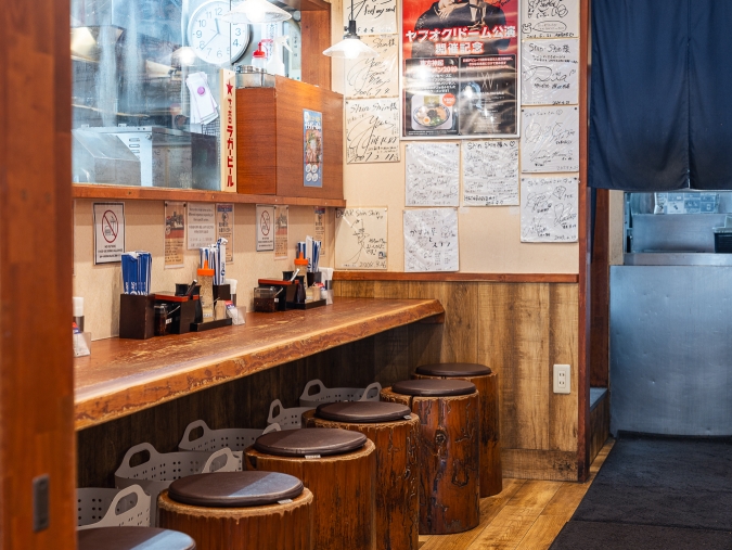 博多らーめんShinShin 天神本店 店内