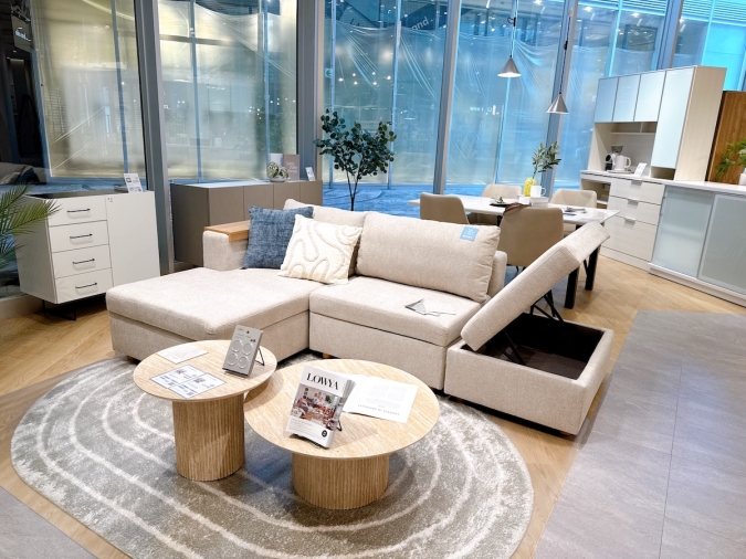 LOWYA キャナルシティ博多店　店内コーデ
