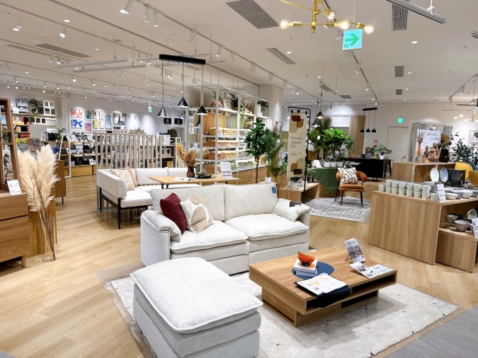 LOWYA キャナルシティ博多店　店内