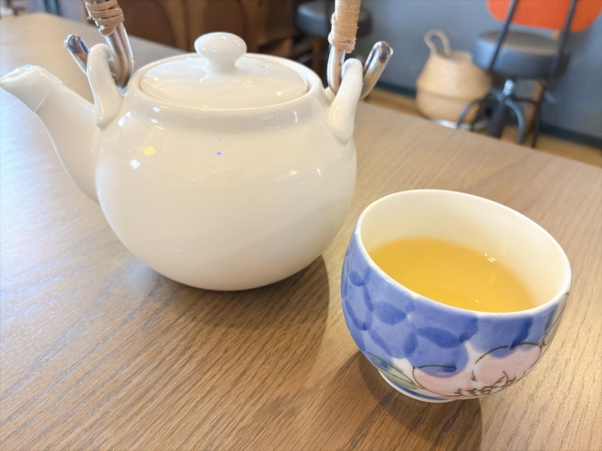 お蕎麦の丈二　サービスのそば茶