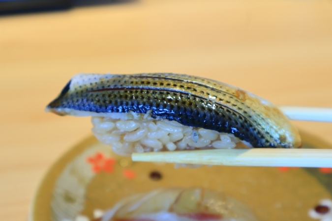 廻転鮨 銀座おのでら 博多店　小肌