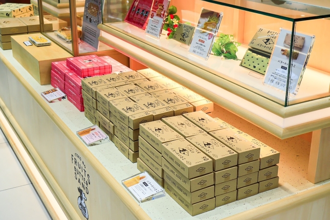 バターのいとこ／HOKKAIDO BROWN CHEESE　商品陳列