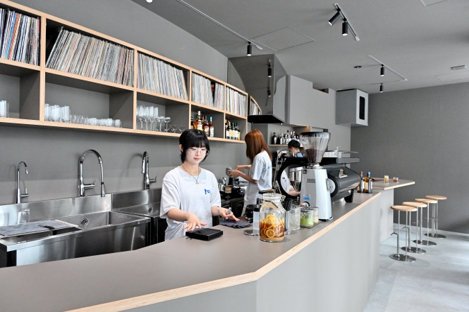明治公園『POSS COFFEE ポスコーヒー』店内