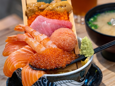 新鳥栖道の市場・ジンベエ「今日だけは贅沢丼」