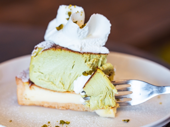 CHEESECAKE Lemon ピスタチオのバスクチーズタルト