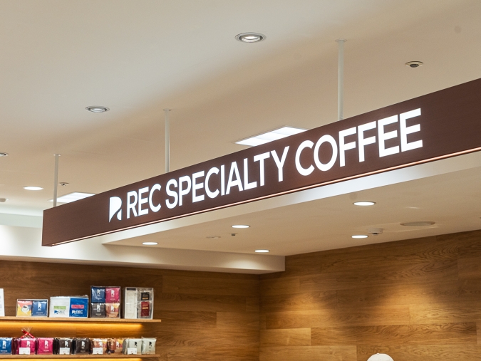REC COFFEE 大丸福岡天神店 サイン