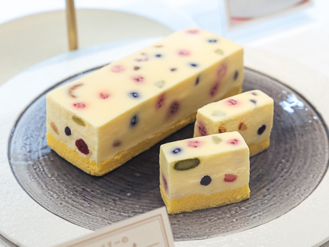パンデロー ナッツとベリーのパンデローカッサータ