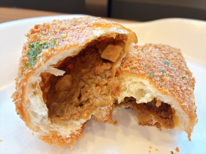 ベッカー　コク旨カレーパン