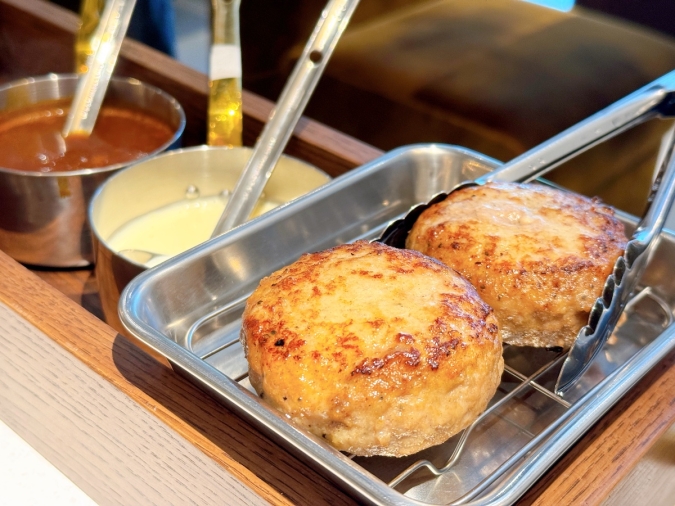 yellow博多　ダブルチーズハンバーグオムライス