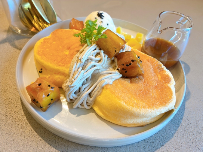 バンビーナ　お芋と栗のモンブランパンケーキ