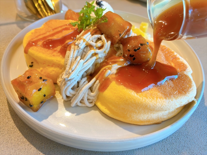 バンビーナ　お芋と栗のモンブランパンケーキ