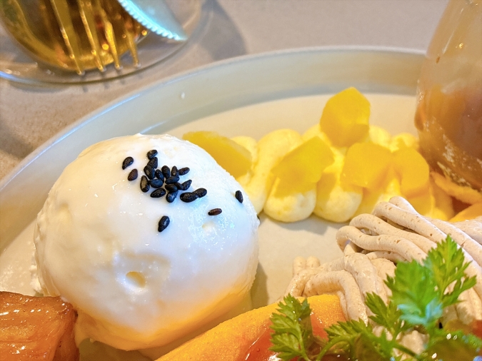 バンビーナ　お芋と栗のモンブランパンケーキ