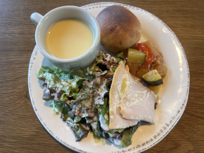 All Day Dining 南風 ランチセットの前菜、サラダ、スープ、パン