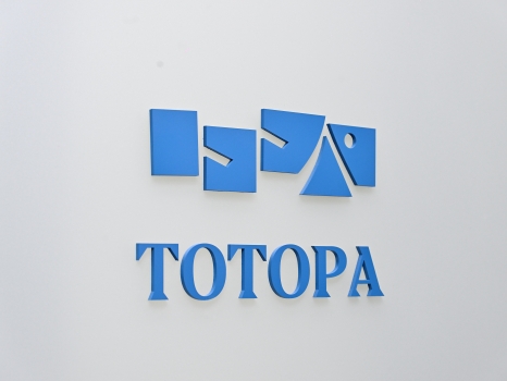トトパ博多駅前店　ロゴ　