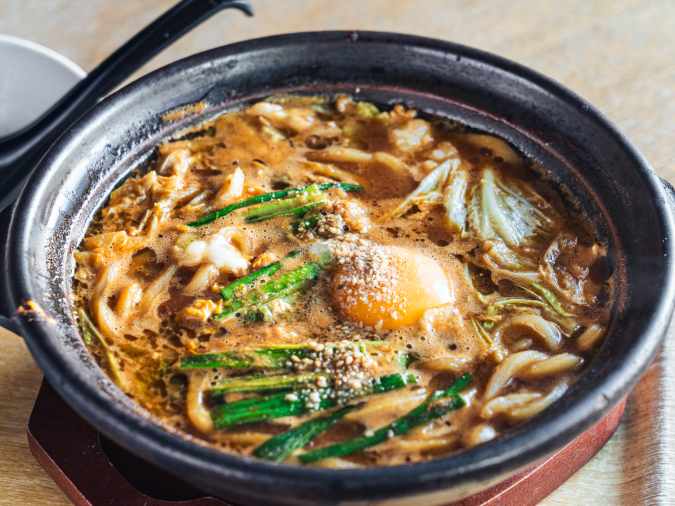 宇どんヤかまわん もつ味噌鍋焼きうどん